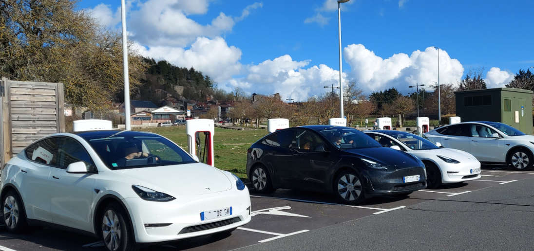 Recharging point for electric cars